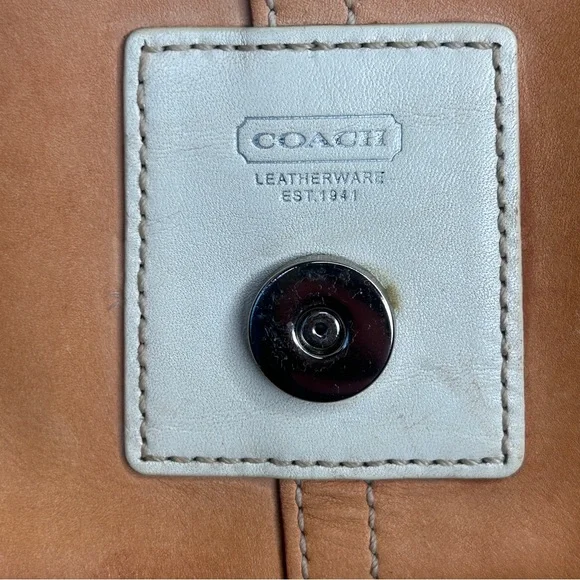 Vintage Coach Soho Vachetta Leather Top Handle Bag Classic Buckle Detail